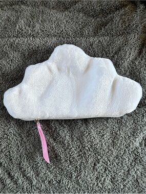 *NWOT* MAKEUP ERASER CLOUD POUCH